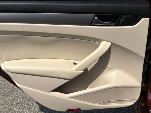 Used 2014 Volkswagen Passat 1.8T Wolfsburg Edition FWD image 21