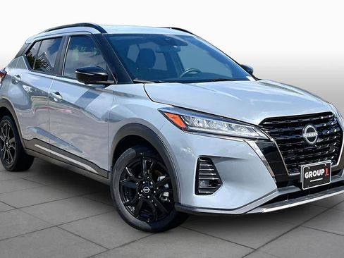 Certified 2023 Nissan Kicks SR FWD image 3