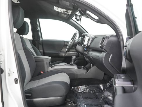 Used 2021 Toyota Tacoma TRD Off-Road AWD/4WD image 11
