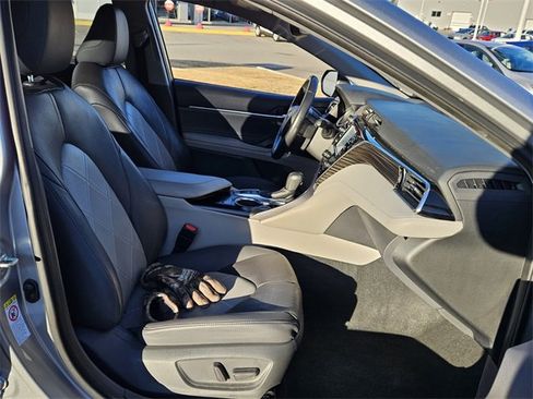 Used 2018 Toyota Camry XLE image 15