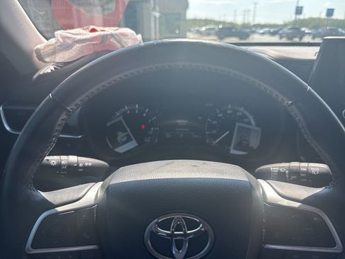 Used 2023 Toyota Highlander LE FWD image 12