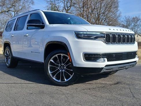 Used 2023 Jeep Wagoneer Series III w/ Premium Group I image 2