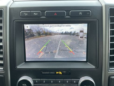 Used 2019 Ford Expedition XLT image 25