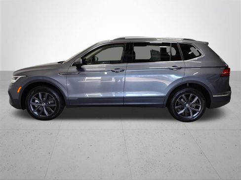 Used 2023 Volkswagen Tiguan SE AWD/4WD image 11