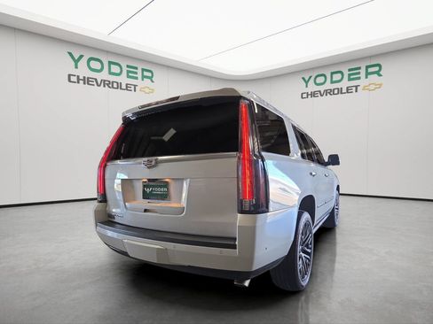 Used 2020 Cadillac Escalade Platinum AWD/4WD image 7