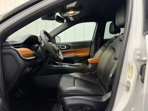 Used 2025 Jeep Compass Limited AWD/4WD image 11