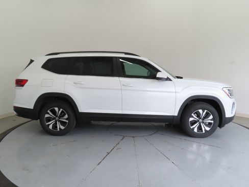 New 2026 Volkswagen Atlas SE FWD image 2