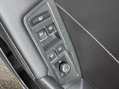 Certified 2023 Volkswagen Tiguan SE R-Line image 15