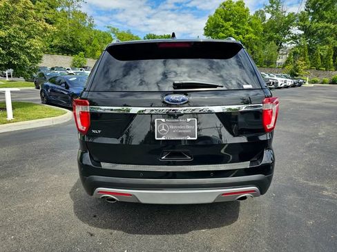 Used 2017 Ford Explorer XLT w/ Equipment Group 202A FWD image 9