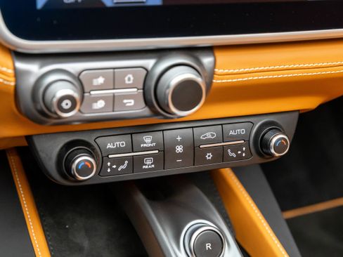 Certified 2022 Ferrari Portofino M image 31