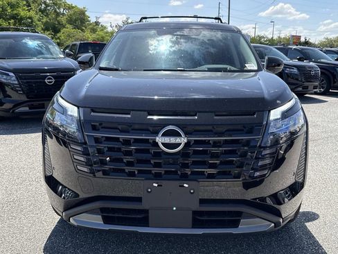 New 2026 Nissan Pathfinder Platinum FWD image 9