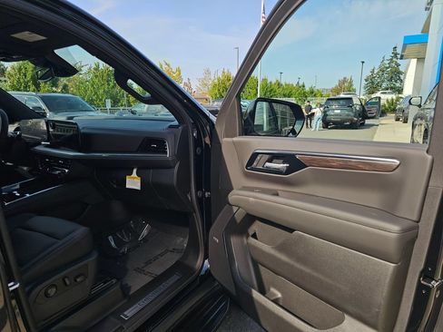 New 2026 Chevrolet Suburban LT w/ Comfort Package AWD/4WD image 12