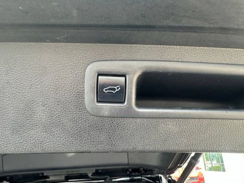 Used 2020 Toyota Highlander Limited AWD/4WD image 25