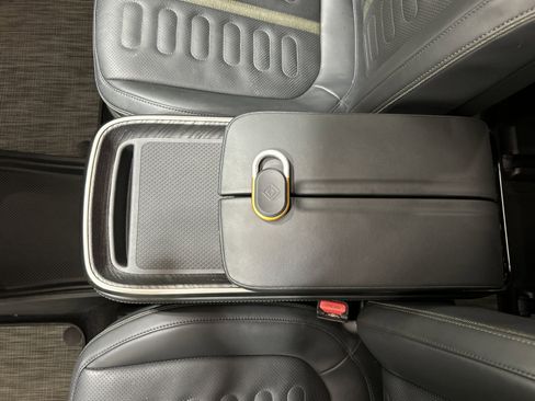 Used 2023 Rivian R1S Adventure image 31