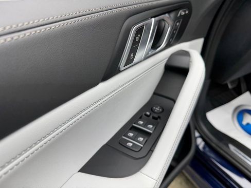 New 2026 BMW X6 xDrive40i image 11