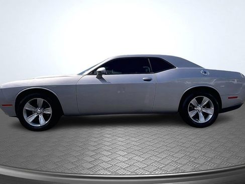 Used 2015 Dodge Challenger SXT RWD image 8