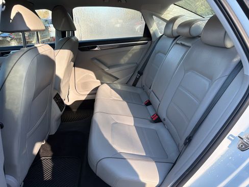 Used 2018 Volkswagen Passat 2.0T SE image 22