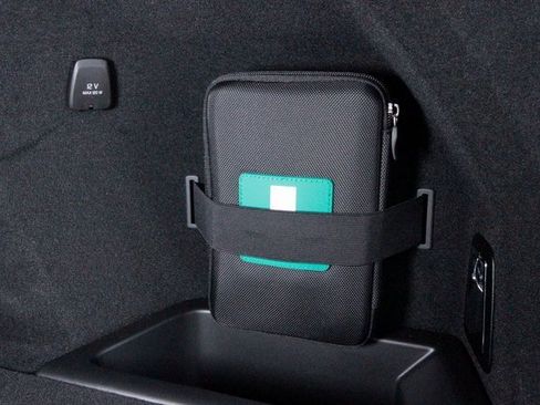 Certified 2025 Volvo XC90 T8 Plus w/ Protection Package Premier image 8