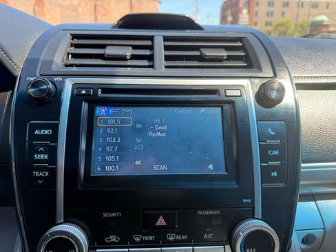 Used 2012 Toyota Camry LE image 10