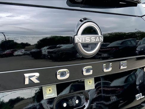 Used 2023 Nissan Rogue SL w/ SL Premium Package FWD image 31