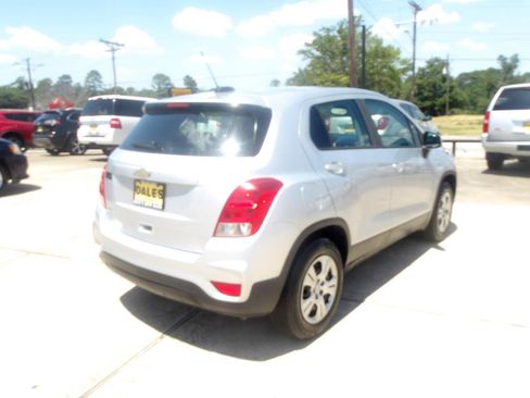 Used 2018 Chevrolet Trax LS FWD image 11