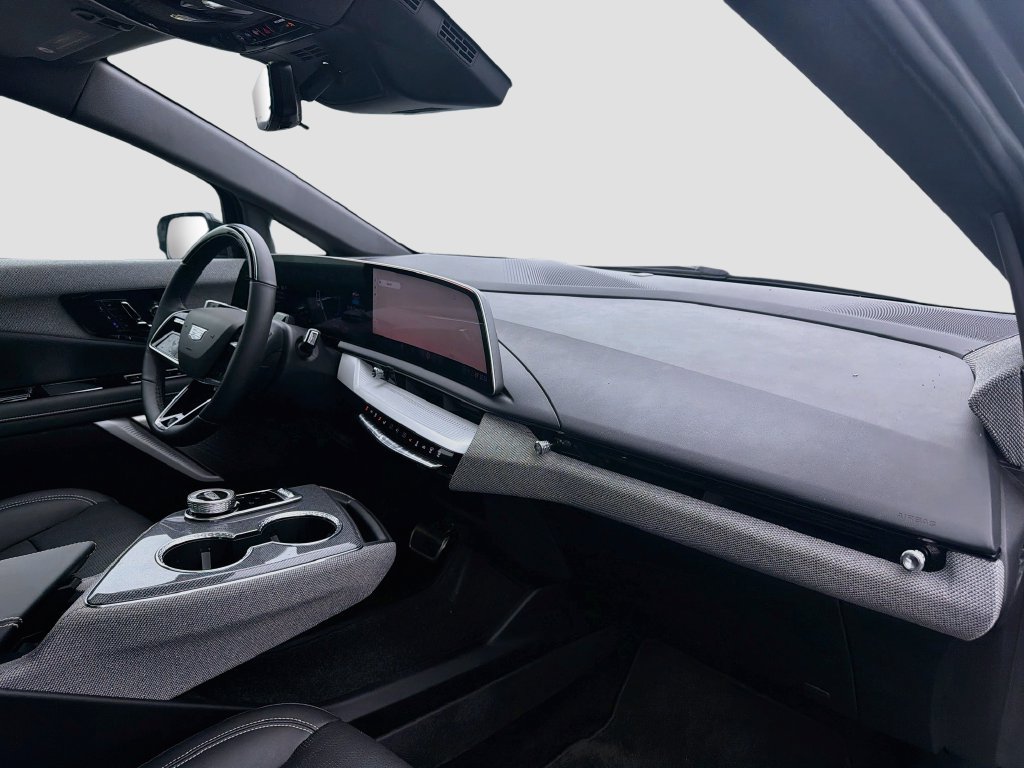 Certified 2025 Cadillac Optiq Luxury 2 AWD/4WD image 31