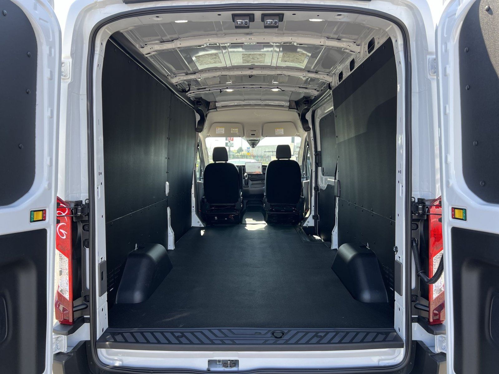New 2026 Ford Transit 250 148 Medium Roof Extended AWD w/ Load Area Protection Package image 32
