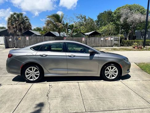 Used 2015 Chrysler 200 Limited FWD image 6