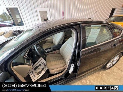 Used 2017 Ford Fusion SE FWD image 17