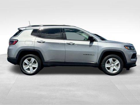 Used 2022 Jeep Compass Latitude AWD/4WD image 8
