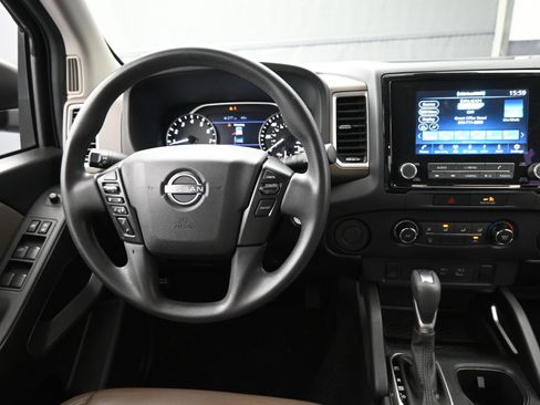 Certified 2022 Nissan Frontier SV image 13