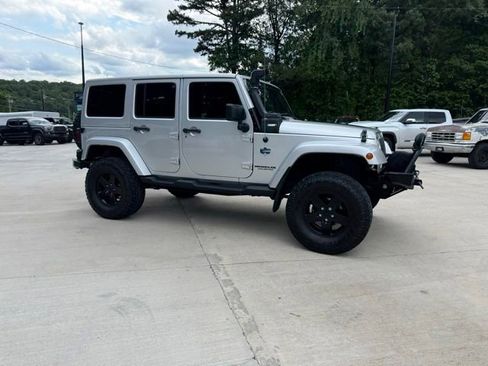 Used 2012 Jeep Wrangler Unlimited Sahara AWD/4WD image 3
