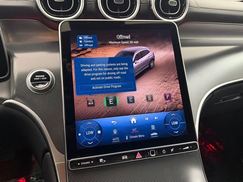 Used 2024 Mercedes-Benz GLC 300 4MATIC image 43