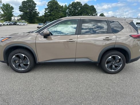Used 2025 Nissan Rogue SV FWD image 13