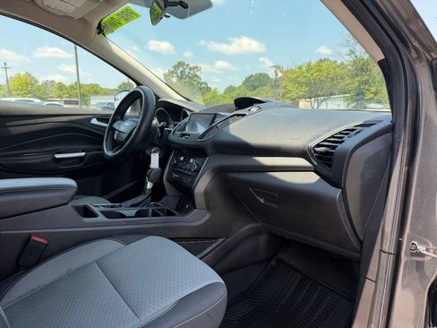 Used 2017 Ford Escape SE w/ SE Cold Weather Package FWD image 32