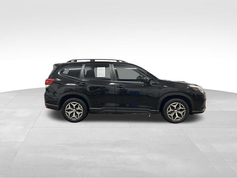 Used 2023 Subaru Forester Premium AWD/4WD image 6