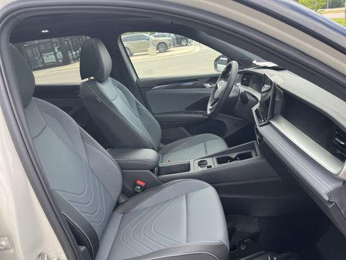 New 2026 Volkswagen Tiguan SE R-Line AWD/4WD image 21
