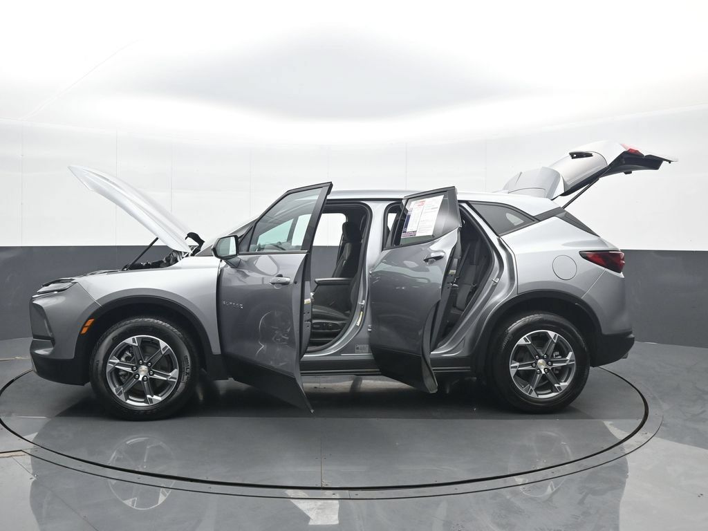 Used 2025 Chevrolet Blazer LT FWD image 38