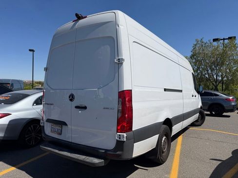 Used 2023 Mercedes-Benz Sprinter 2500 image 4