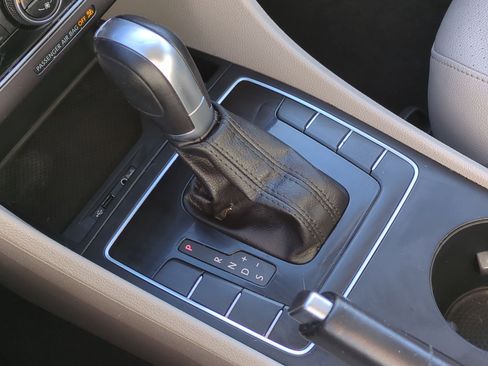 Used 2017 Volkswagen Passat 1.8T R-Line image 22