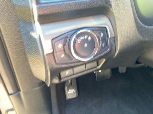 Used 2019 Ford Explorer XLT w/ Equipment Group 201A FWD image 16