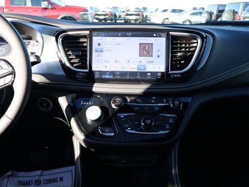 New 2026 Chrysler Pacifica Limited image 16