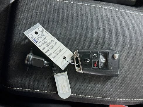 Used 2021 Volkswagen Tiguan S image 36