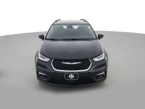 Used 2021 Chrysler Pacifica Touring FWD image 2
