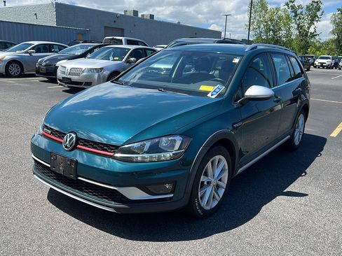Used 2018 Volkswagen Golf Alltrack AWD/4WD image 2