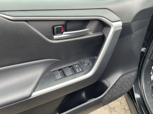 Used 2025 Toyota RAV4 XLE image 20