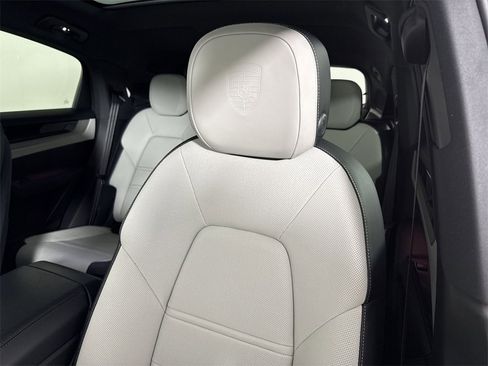 New 2026 Porsche Cayenne S image 37