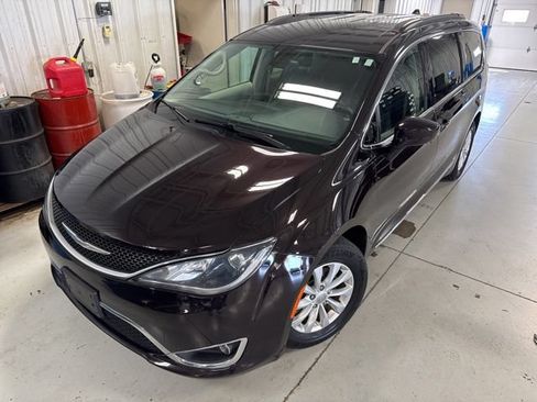 Used 2017 Chrysler Pacifica Touring-L FWD image 27
