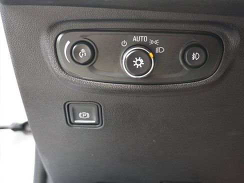 Used 2024 GMC Terrain AT4 image 30