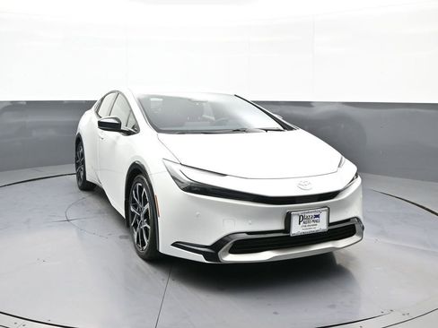Used 2024 Toyota Prius Prime FWD image 3